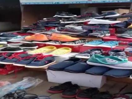 UP shoe shopkeeper taken into police custody for selling shoe with caste name | UP shoe shopkeeper taken into police custody for selling shoe with caste name UP shoe shopkeeper taken into police custody for selling shoe with caste name | UP shoe shopkeeper taken into police custody for selling shoe with caste name