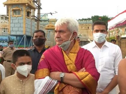 J-K LG visits Andhra's Lord Balaji temple | J-K LG visits Andhra's Lord Balaji temple