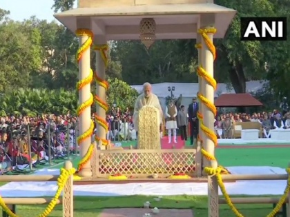PM Modi pays tribute at Gandhi Smriti on Mahatma Gandhi's 72nd death anniversary | PM Modi pays tribute at Gandhi Smriti on Mahatma Gandhi's 72nd death anniversary