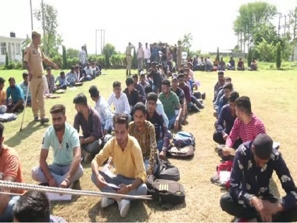 J-K: Youth in huge number participate in police recruitment rally | J-K: Youth in huge number participate in police recruitment rally