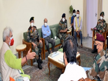 J-K LG asks Army officials to enhance capacity at 100-bedded Covid care facilities to 200 beds with oxygen support | J-K LG asks Army officials to enhance capacity at 100-bedded Covid care facilities to 200 beds with oxygen support