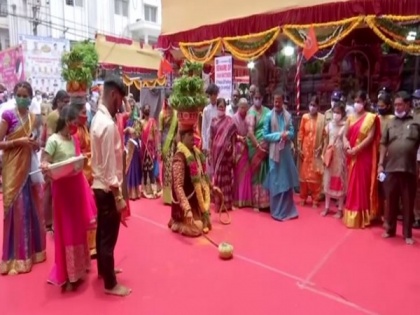 People celebrate Secunderabad Bonalu at Ujjaini Mahankali temple in Telangana | People celebrate Secunderabad Bonalu at Ujjaini Mahankali temple in Telangana