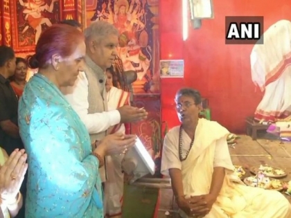 WB Governor Jagdeep Dhankhar visits Durga Puja pandals in Hooghly on Maha Navami | WB Governor Jagdeep Dhankhar visits Durga Puja pandals in Hooghly on Maha Navami