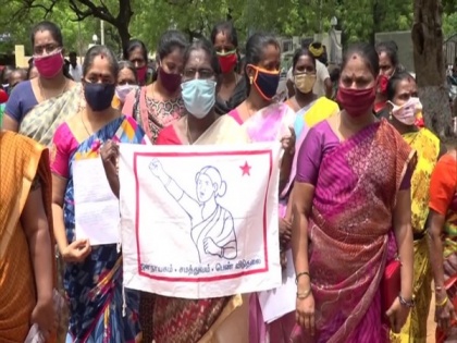 Madurai Women's Association files petition seeking extension for loan repayment | Madurai Women's Association files petition seeking extension for loan repayment