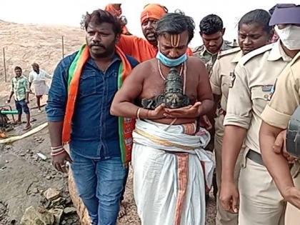 Vaishnavite Seer to tour attacked temples in Andhra, calls for more security at shrines | Vaishnavite Seer to tour attacked temples in Andhra, calls for more security at shrines
