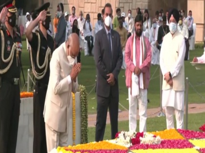 President, Vice President, other political leaders pay tributes to Mahatma Gandhi on his 152nd birth anniversary at Rajghat | President, Vice President, other political leaders pay tributes to Mahatma Gandhi on his 152nd birth anniversary at Rajghat