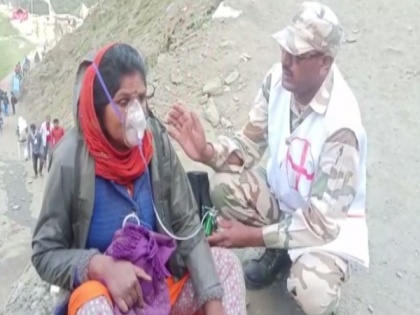 J-K: ITBP personnel administer oxygen to Amarnath pilgrims in Baltal | J-K: ITBP personnel administer oxygen to Amarnath pilgrims in Baltal