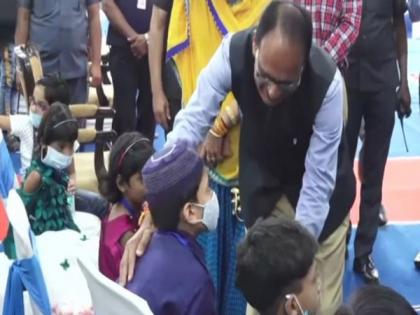 MP CM celebrates Diwali with children who became orphaned due to COVID-19 pandemic | MP CM celebrates Diwali with children who became orphaned due to COVID-19 pandemic