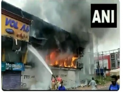 Kerala: Fire breaks out at furniture shop in Kannur | Kerala: Fire breaks out at furniture shop in Kannur