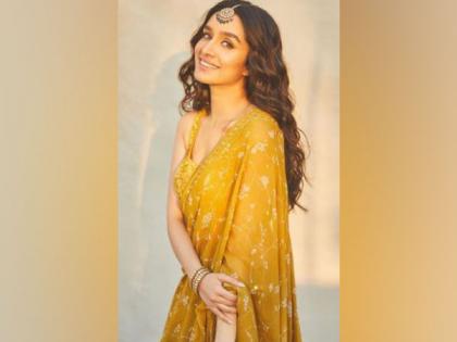 Shraddha Kapoor sets social media ablaze with latest saree look | Shraddha Kapoor sets social media ablaze with latest saree look Shraddha Kapoor sets social media ablaze with latest saree look | Shraddha Kapoor sets social media ablaze with latest saree look
