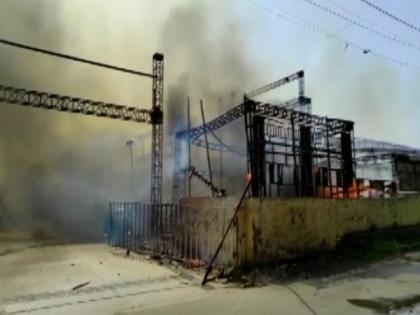 Massive fire broke out at wedding pandal in Delhi's Rohini | Massive fire broke out at wedding pandal in Delhi's Rohini