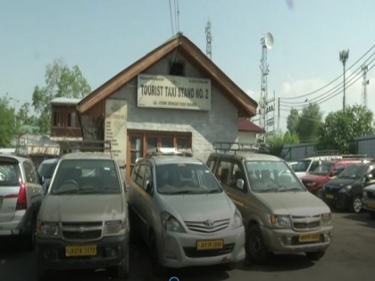 Taxi drivers adversely affected in J-K's Srinagar amid COVID lockdown | Taxi drivers adversely affected in J-K's Srinagar amid COVID lockdown
