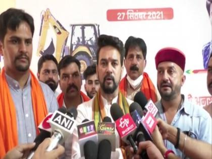 Union Minister Anurag Thakur cleans area after his public meeting in Hamirpur | Union Minister Anurag Thakur cleans area after his public meeting in Hamirpur