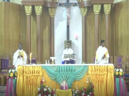 Christmas: People offer prayers at St. Mary's Church in Jharkhand's Ranchi | Christmas: People offer prayers at St. Mary's Church in Jharkhand's Ranchi