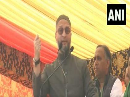 SP, BSP, Congress turned blind eye when Babri masjid demolished: Owaisi in UP | SP, BSP, Congress turned blind eye when Babri masjid demolished: Owaisi in UP