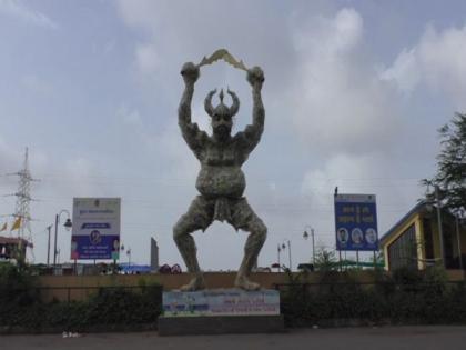 Sculptures made of waste material installed in Surat | Sculptures made of waste material installed in Surat