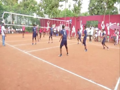 Volleyball match held in Chanchalguda Jail to relieve stress of prisoners | Volleyball match held in Chanchalguda Jail to relieve stress of prisoners