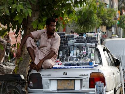 Pakistan: Over 300,000 car buyers in Sindh wait for vehicle number plates since 2016 | Pakistan: Over 300,000 car buyers in Sindh wait for vehicle number plates since 2016