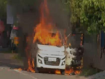 3 injured in Andhra's Vijayawada after man sets car ablaze | 3 injured in Andhra's Vijayawada after man sets car ablaze