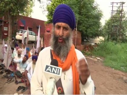 Farmers stage protest after misbehaviour by cop in Amritsar | Farmers stage protest after misbehaviour by cop in Amritsar
