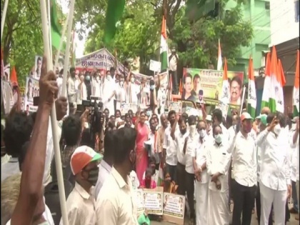 Tamil Nadu Congress leaders stage protest to 'save democracy' | Tamil Nadu Congress leaders stage protest to 'save democracy'