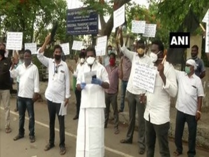 Tamil Nadu Trailers Association to go on strike against road tax on July 22 | Tamil Nadu Trailers Association to go on strike against road tax on July 22