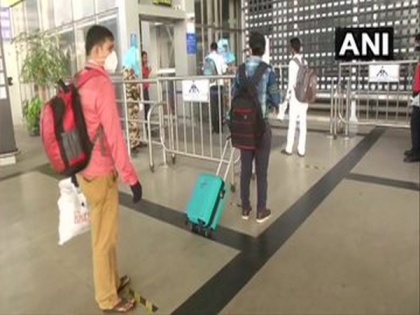 Passengers observe social distancing at Chennai airport as domestic flights resume | Passengers observe social distancing at Chennai airport as domestic flights resume
