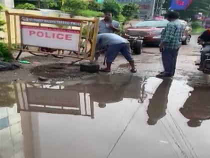 Chennai man falls in open manhole, dies | Chennai man falls in open manhole, dies