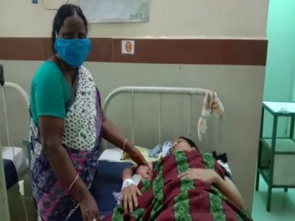 Anganwadi worker in Andhra's Kurnool rewarded for helping pregnant woman during childbirth amid lockdown | Anganwadi worker in Andhra's Kurnool rewarded for helping pregnant woman during childbirth amid lockdown