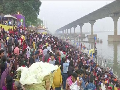 Chhath Puja concludes with prayers to the rising sun | Chhath Puja concludes with prayers to the rising sun