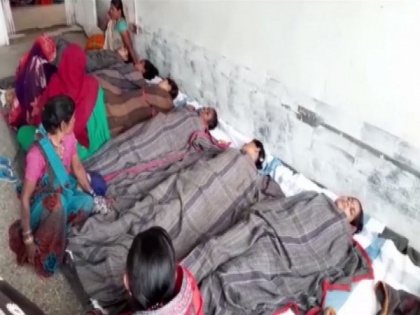 Inhumane treatment meted out to patients at district hospital in MP | Inhumane treatment meted out to patients at district hospital in MP