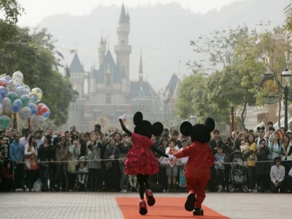 Shanghai's Disneyland reopens after 3 months with under 30 percent capacity | Shanghai's Disneyland reopens after 3 months with under 30 percent capacity