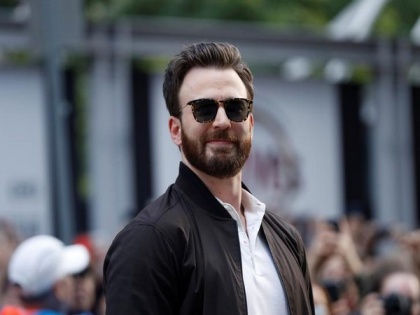 Chris Evans uses nude leak attention to urge Americans to vote | Chris Evans uses nude leak attention to urge Americans to vote