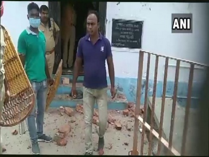 West Bengal: TMC, BJP workers clash in South 24 Parganas; six cops injured | West Bengal: TMC, BJP workers clash in South 24 Parganas; six cops injured