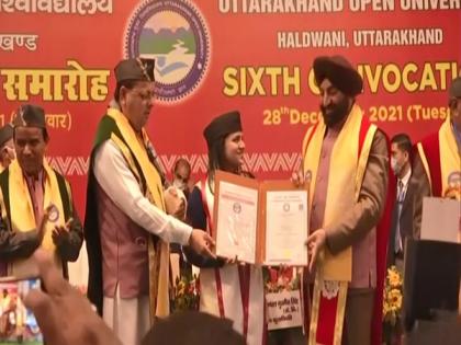 Uttarakhand CM honours students of open university | Uttarakhand CM honours students of open university