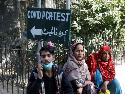 28 per cent Pakistanis think that COVID-19 pandemic has ended, says survey | 28 per cent Pakistanis think that COVID-19 pandemic has ended, says survey