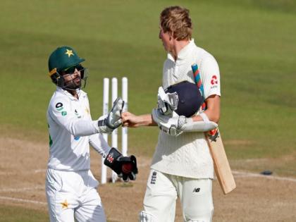 Pakistan players congratulating Zak Crawley was Nasser Hussain's moment of the series | Pakistan players congratulating Zak Crawley was Nasser Hussain's moment of the series