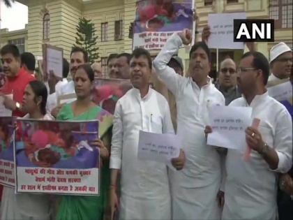 RJD MLAs protest over AES deaths outside Bihar Assembly | RJD MLAs protest over AES deaths outside Bihar Assembly