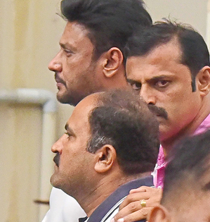 Fan murder case: Karnataka Police prepare to arrest actor Darshan, other accused | Fan murder case: Karnataka Police prepare to arrest actor Darshan, other accused