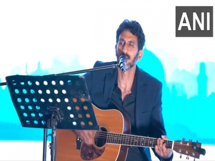 Israeli actor Tsahi Halevi sings 'yaara teri yaari' in New Delhi | Israeli actor Tsahi Halevi sings 'yaara teri yaari' in New Delhi