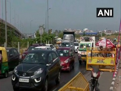 Delhi-Ghaziabad border witnesses heavy traffic jam | Delhi-Ghaziabad border witnesses heavy traffic jam