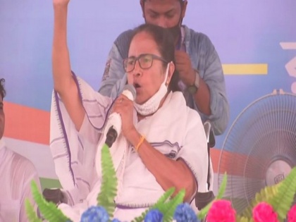 BJP playing divisive politics along with AIMIM, ISF in West Bengal, says Mamata | BJP playing divisive politics along with AIMIM, ISF in West Bengal, says Mamata