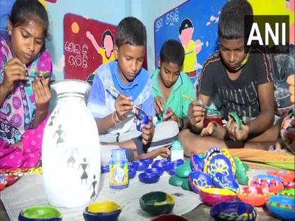 Ahead of Diwali, Bhubaneswar-based NGO helps underprivileged children in making, selling their earthen lamps | Ahead of Diwali, Bhubaneswar-based NGO helps underprivileged children in making, selling their earthen lamps