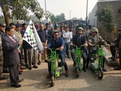 To improve last-mile connectivity, e-cycle service begins at 2 metro stations | To improve last-mile connectivity, e-cycle service begins at 2 metro stations