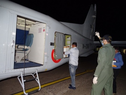 Samples for COVID-19 testing transported to Pune by Naval aircraft | Samples for COVID-19 testing transported to Pune by Naval aircraft