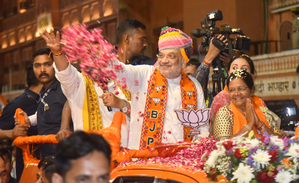 Home Minister Amit Shah holds roadshow in Jaipur for BJP's Manju Sharma | Home Minister Amit Shah holds roadshow in Jaipur for BJP's Manju Sharma