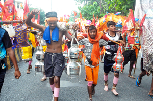 Kanwariyas arrive in Prayagraj, hail UP govt's 'excellent arrangements' | Kanwariyas arrive in Prayagraj, hail UP govt's 'excellent arrangements'