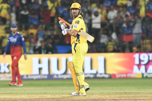 'MS knows what he is going to do': CSK bowling coach Eric Simons claims Dhoni has made up mind on his future | 'MS knows what he is going to do': CSK bowling coach Eric Simons claims Dhoni has made up mind on his future