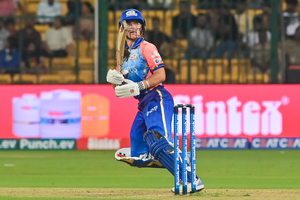 WPl 2024: Amelia Kerr's all-round show helps Mumbai Indians beat Gujarat Giants by five wickets | WPl 2024: Amelia Kerr's all-round show helps Mumbai Indians beat Gujarat Giants by five wickets