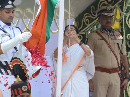 After 9 years, CM felicitates IAS officers from Bengal along with IPS collagues | After 9 years, CM felicitates IAS officers from Bengal along with IPS collagues After 9 years, CM felicitates IAS officers from Bengal along with IPS collagues | After 9 years, CM felicitates IAS officers from Bengal along with IPS collagues
